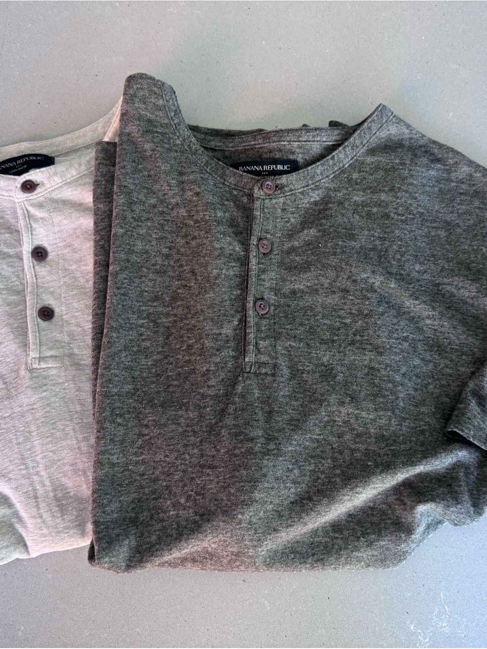 Banana Republic Men’s Grey Henley Tee - Dark Grey and oatmeal